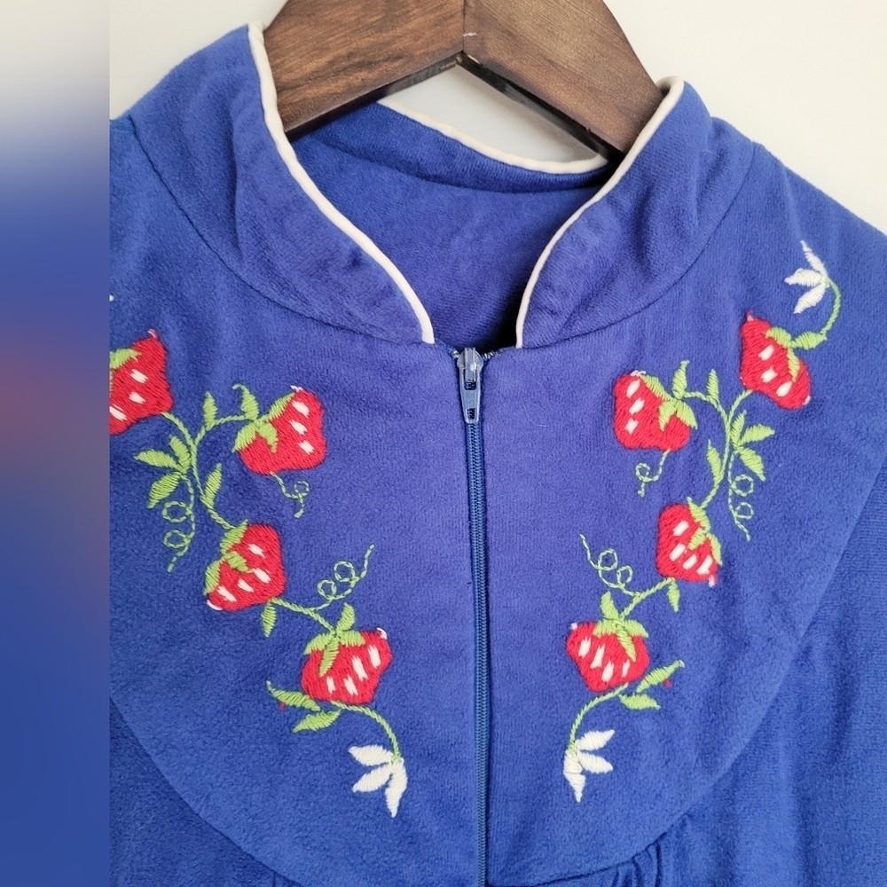 Vintage House Coat / Dressing Gown Embroidered Strawberry Detail Sz S -L